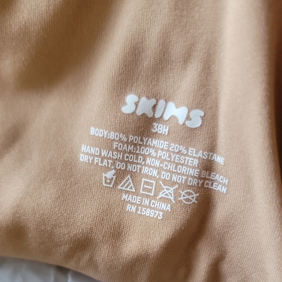SKIMS Plunge Bra - 38H - Picture 4 of 6